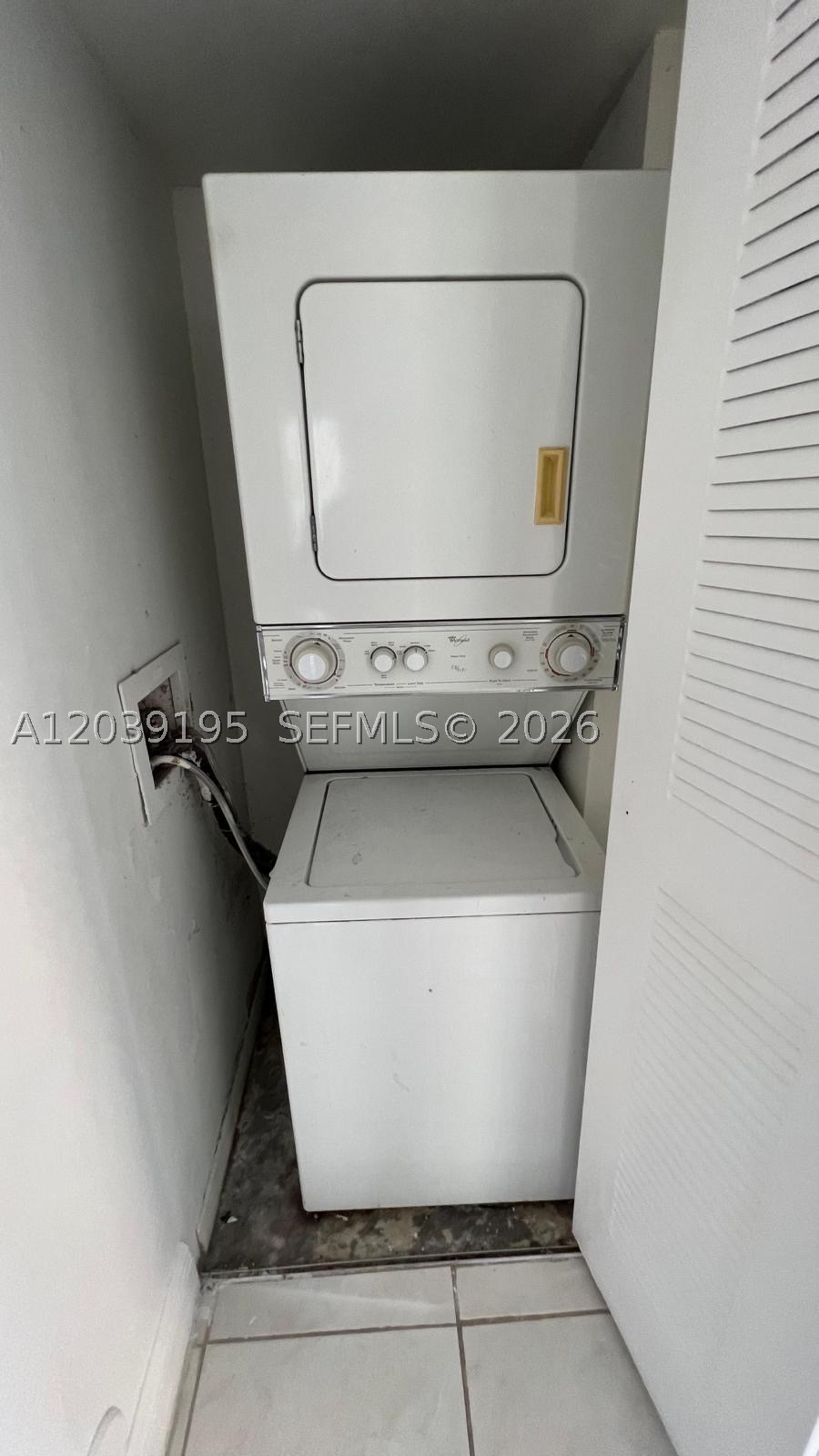 A12039195 Property Photo 27