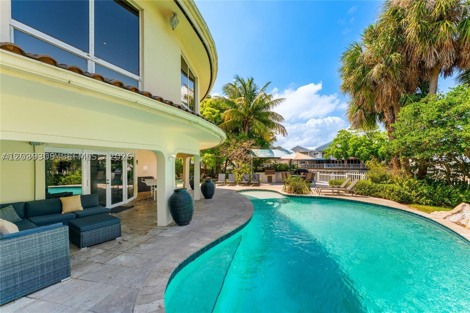 1809 Coral Gardens Dr Property Photo 3