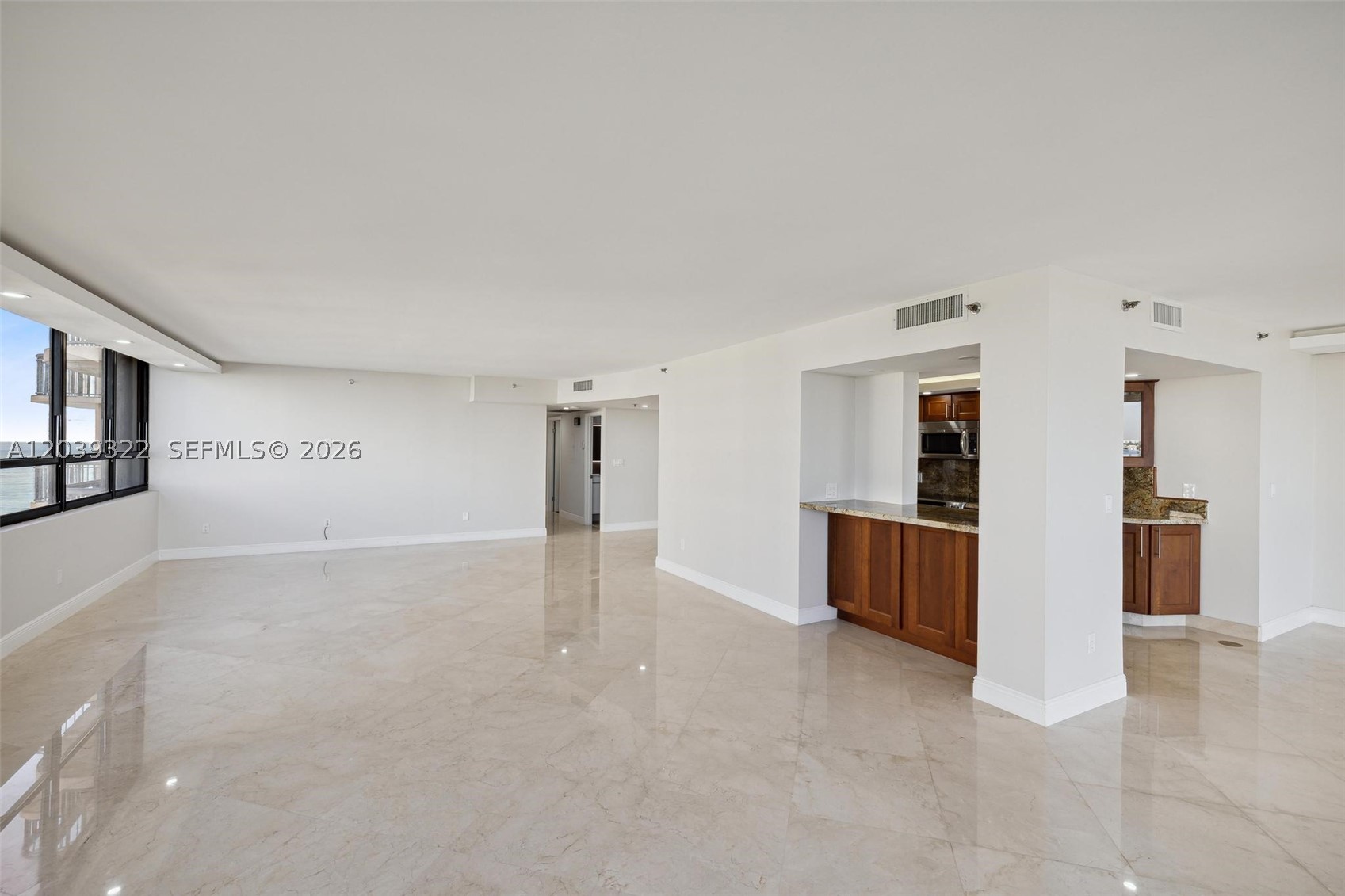 10175 Collins Ave 907 Property Photo 4