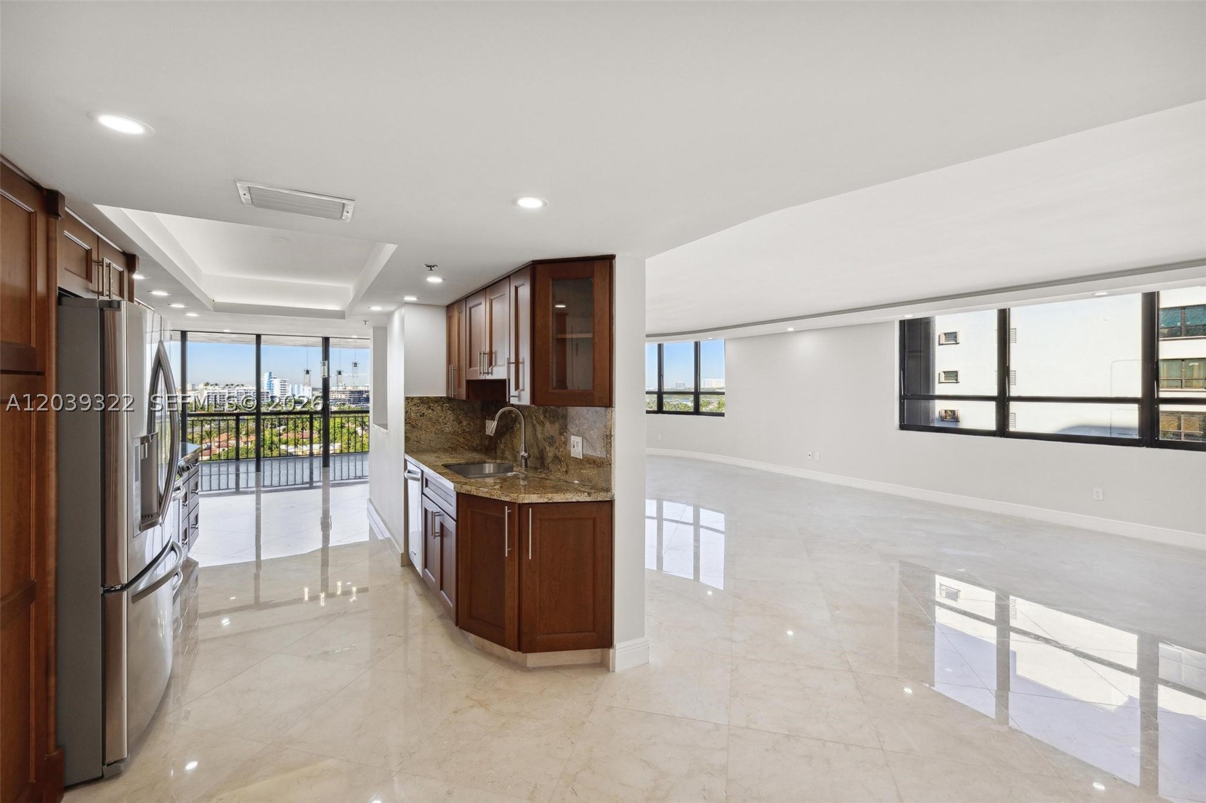 10175 Collins Ave 907 Property Photo 11