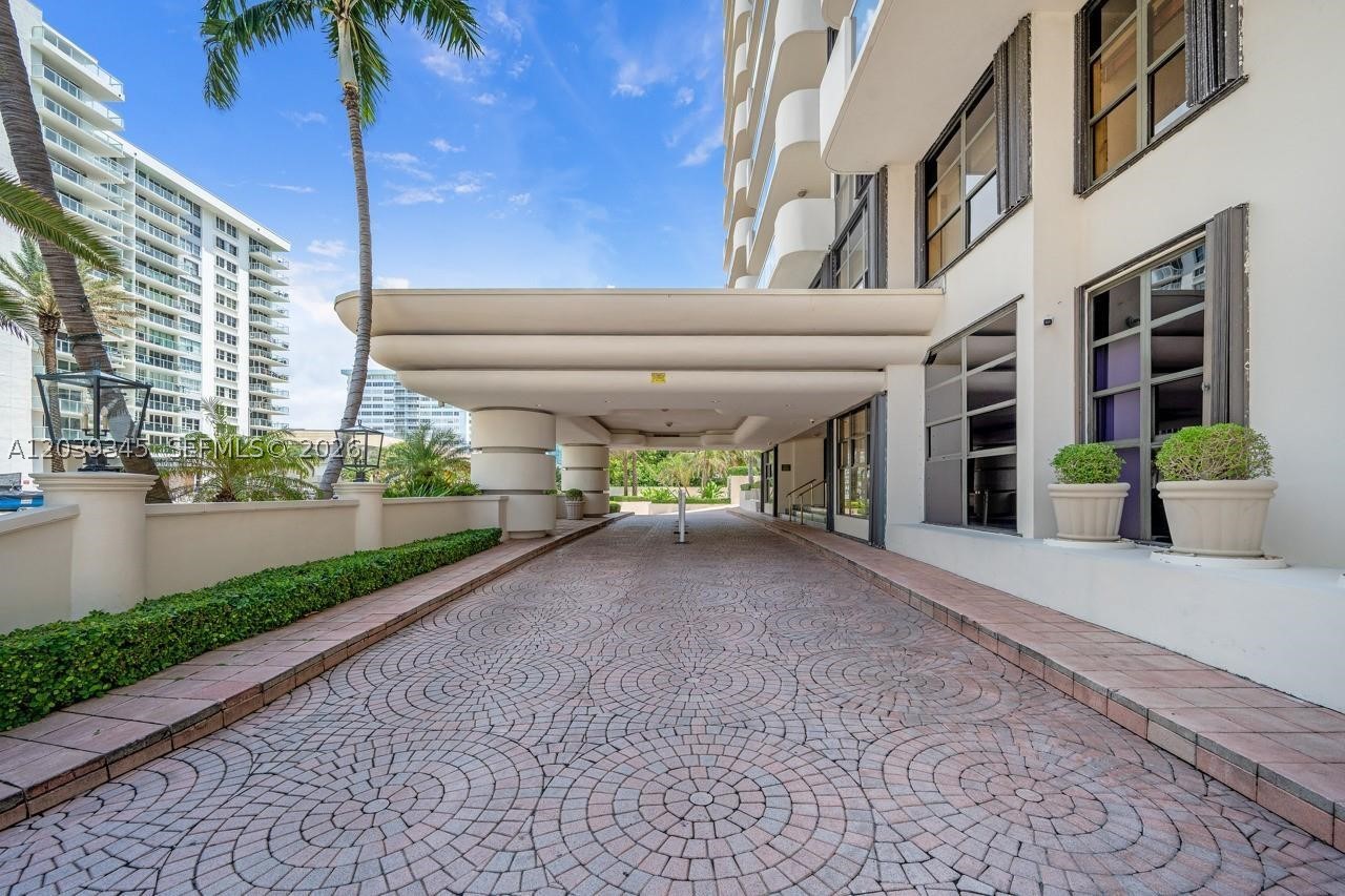 5757 Collins Ave 702 Property Photo 4