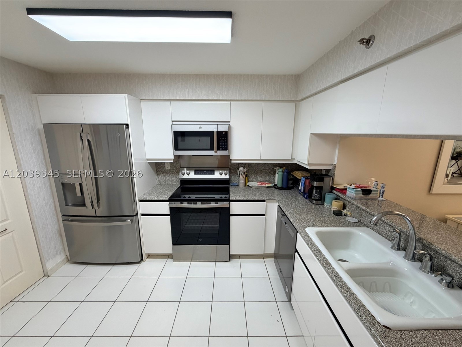 5757 Collins Ave 702 Property Photo 32