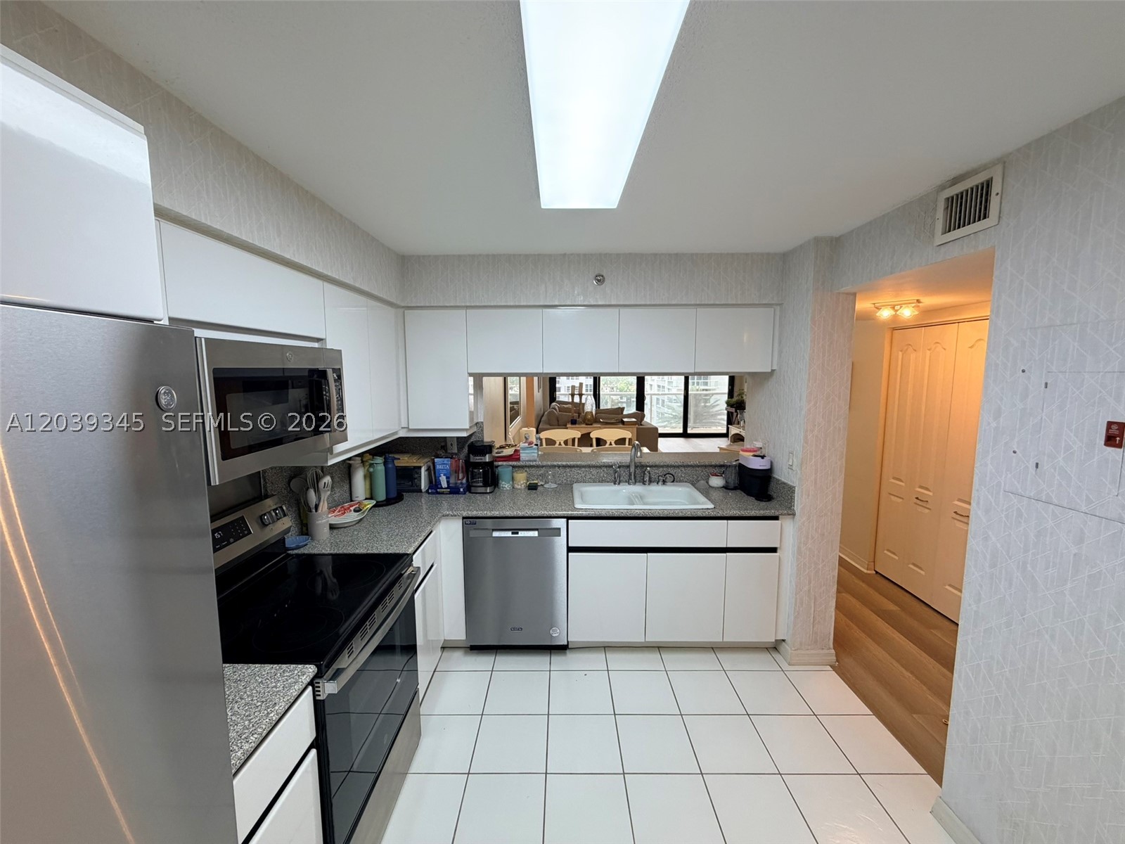5757 Collins Ave 702 Property Photo 33