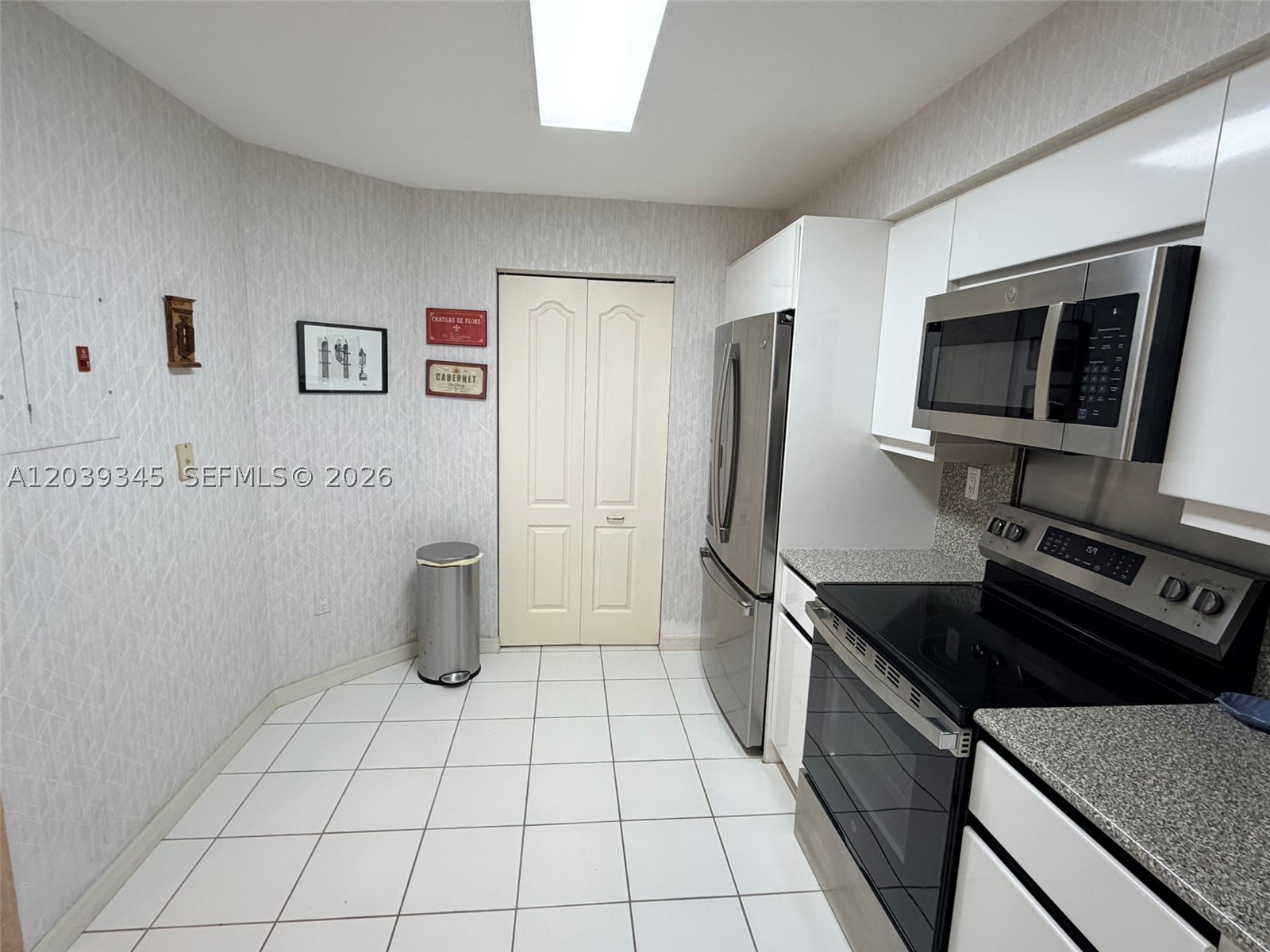 5757 Collins Ave 702 Property Photo 34