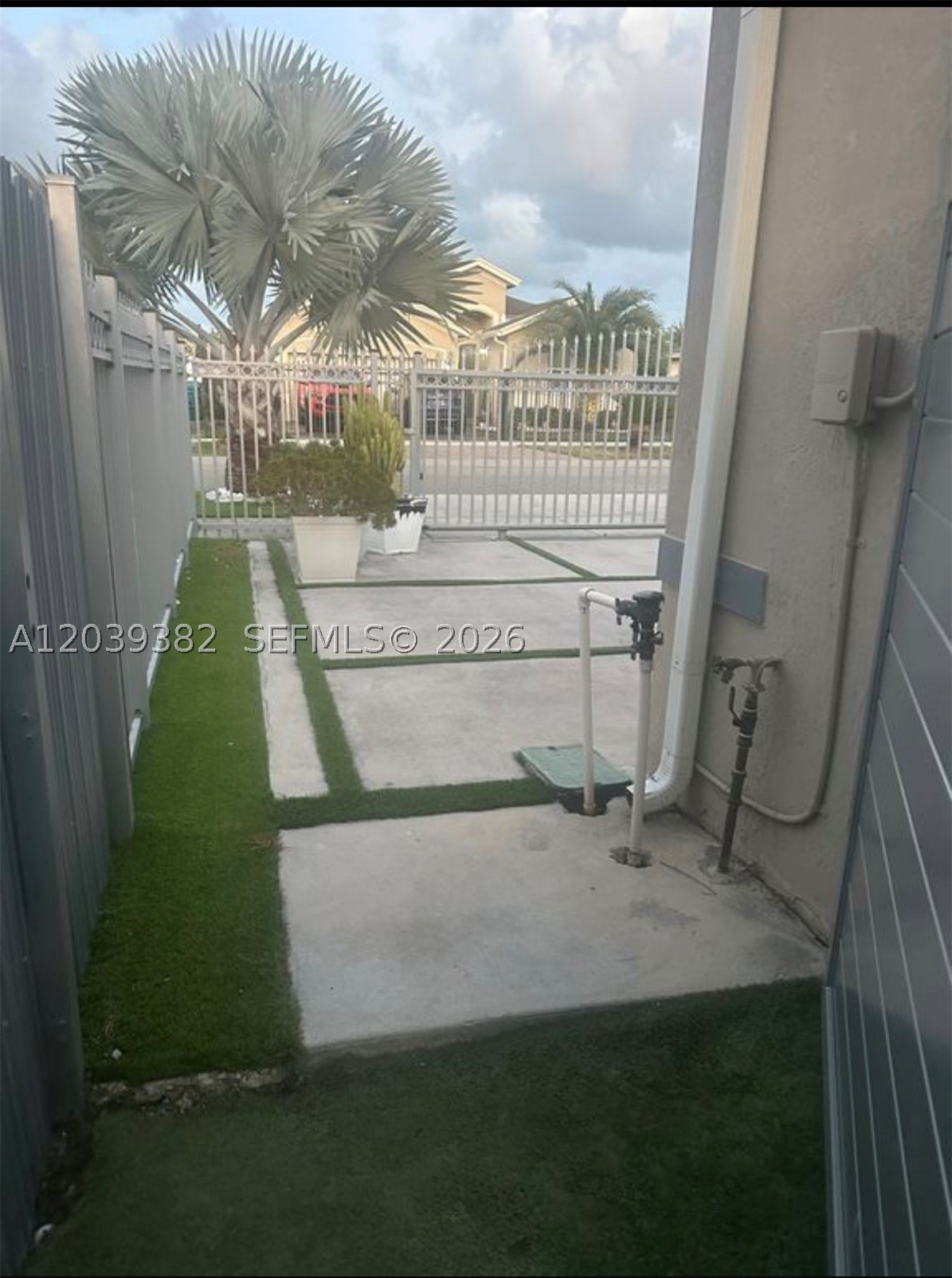 A12039382 Property Photo 3