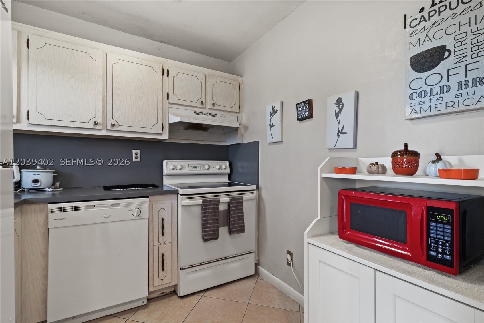 9281 Sunrise Lakes Blvd 308 Property Photo 7