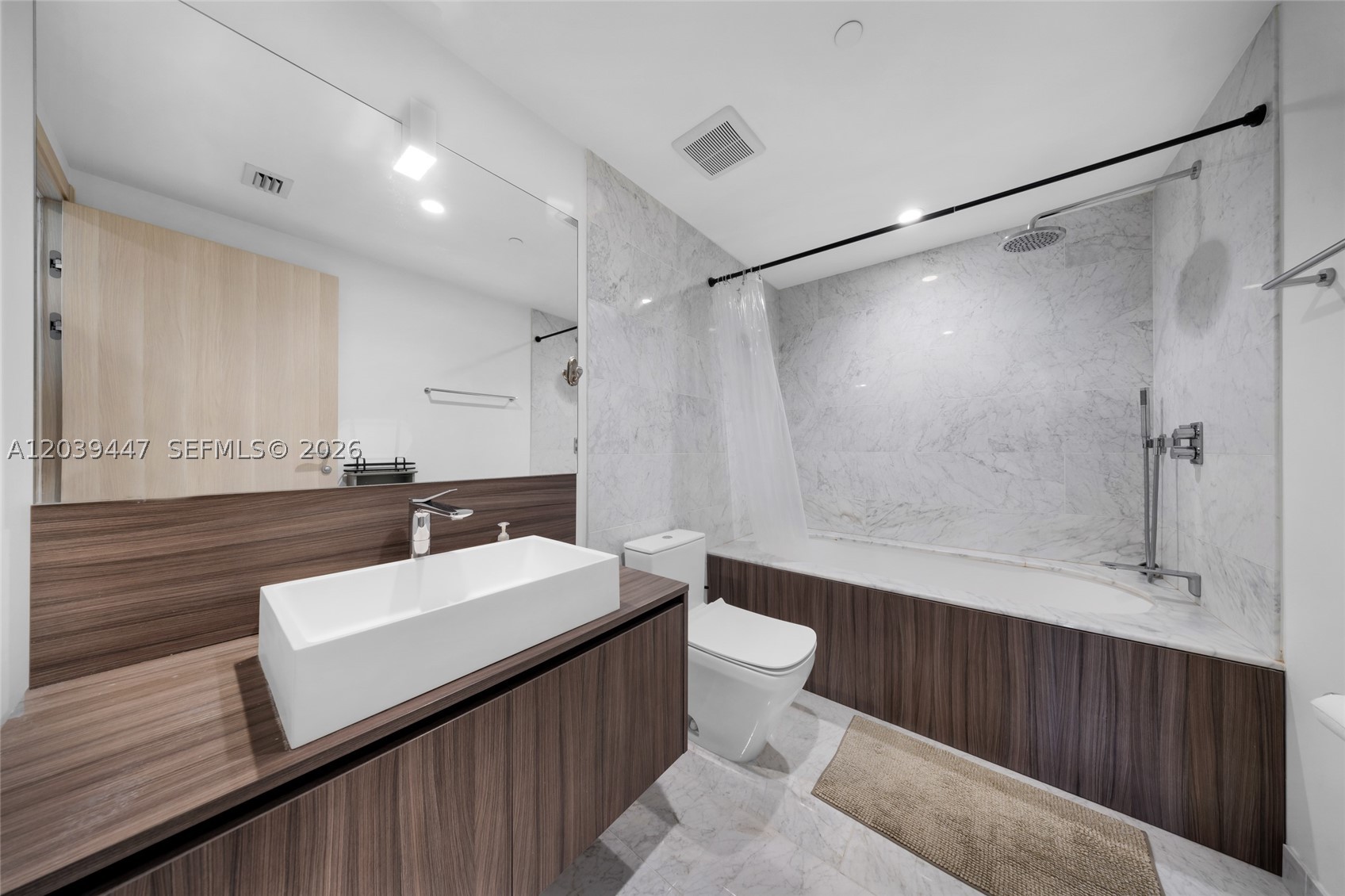1000 Brickell Plz 4704 Property Photo 10