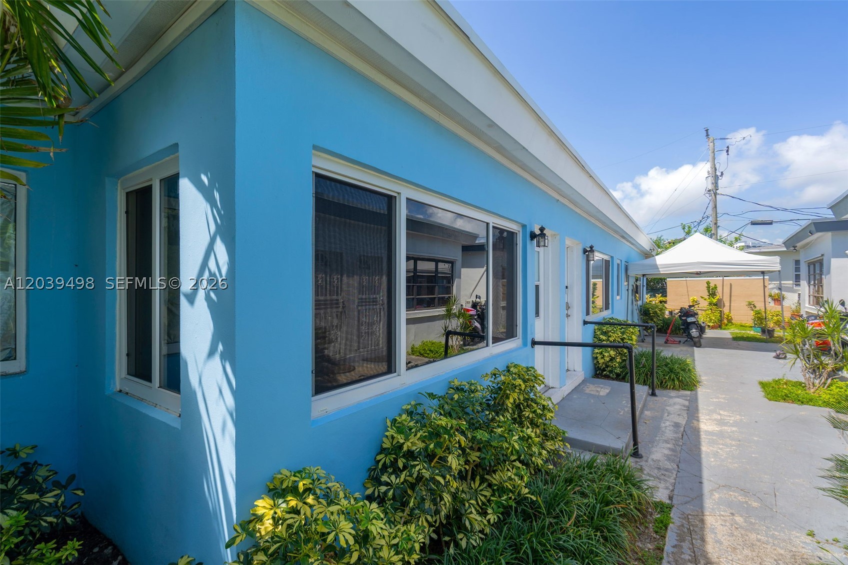 2120 Biarritz Dr Property Photo 4