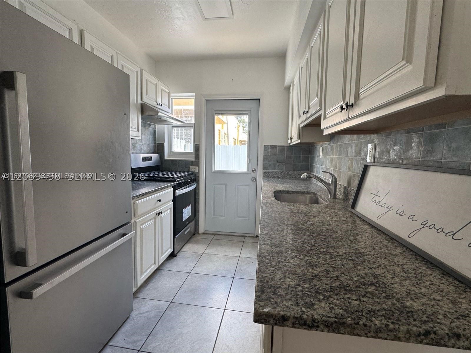 2120 Biarritz Dr Property Photo 21