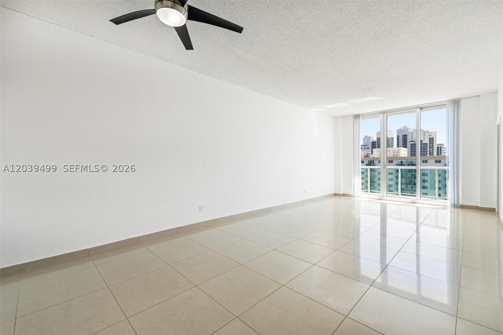19380 Collins Ave Ph-6 Property Photo 10