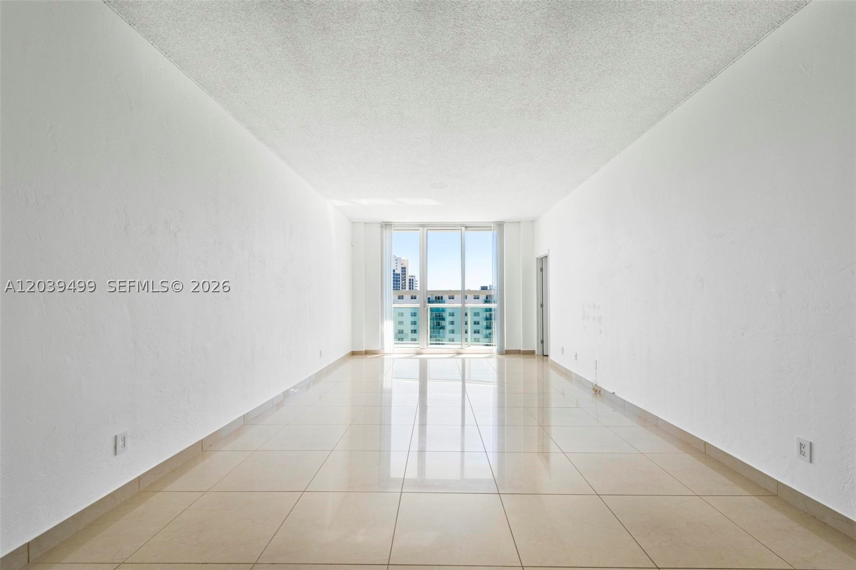 19380 Collins Ave Ph-6 Property Photo 11