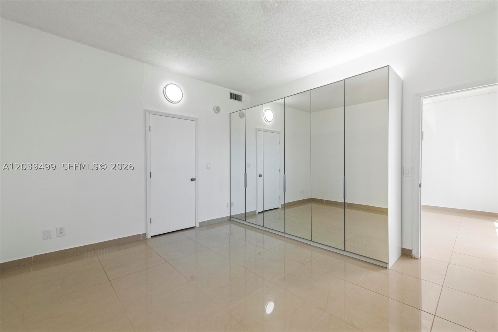 19380 Collins Ave Ph-6 Property Photo 16