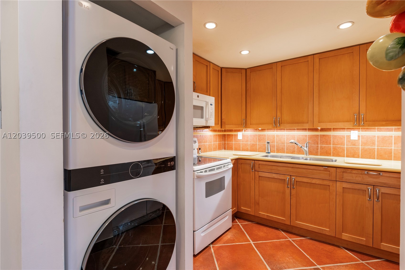 1450 Brickell Bay Dr 602 Property Photo 4