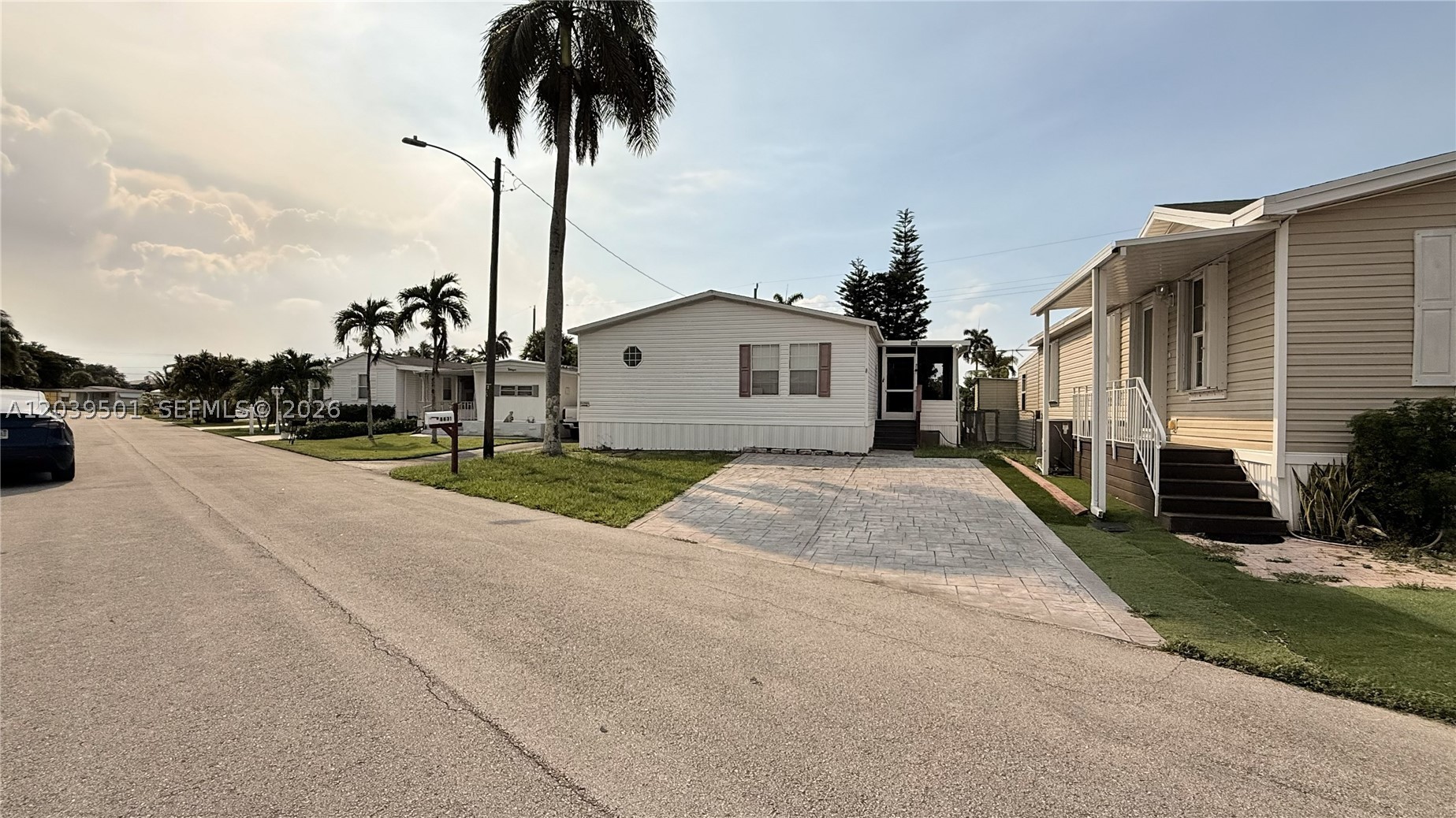 8631 SW 18th Pl Property Photo 1