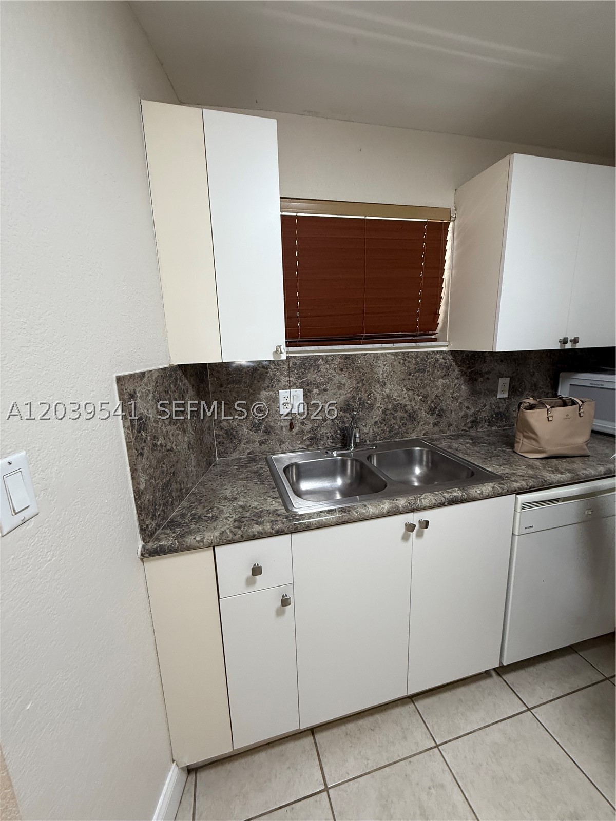 4205 N University Dr 309 Property Photo 3