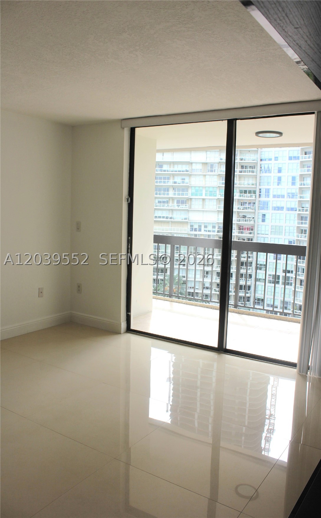2333 Brickell Ave 1004 Property Photo 2