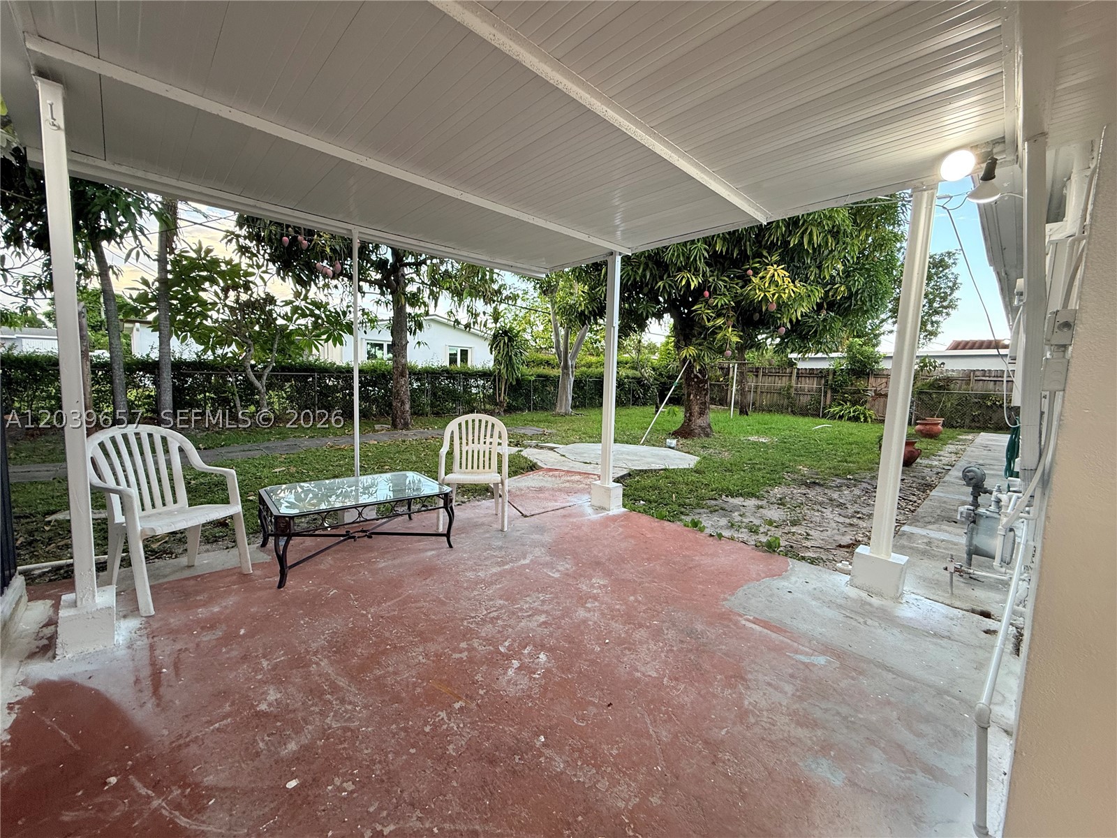 561 W 39th St N/a Property Photo 10
