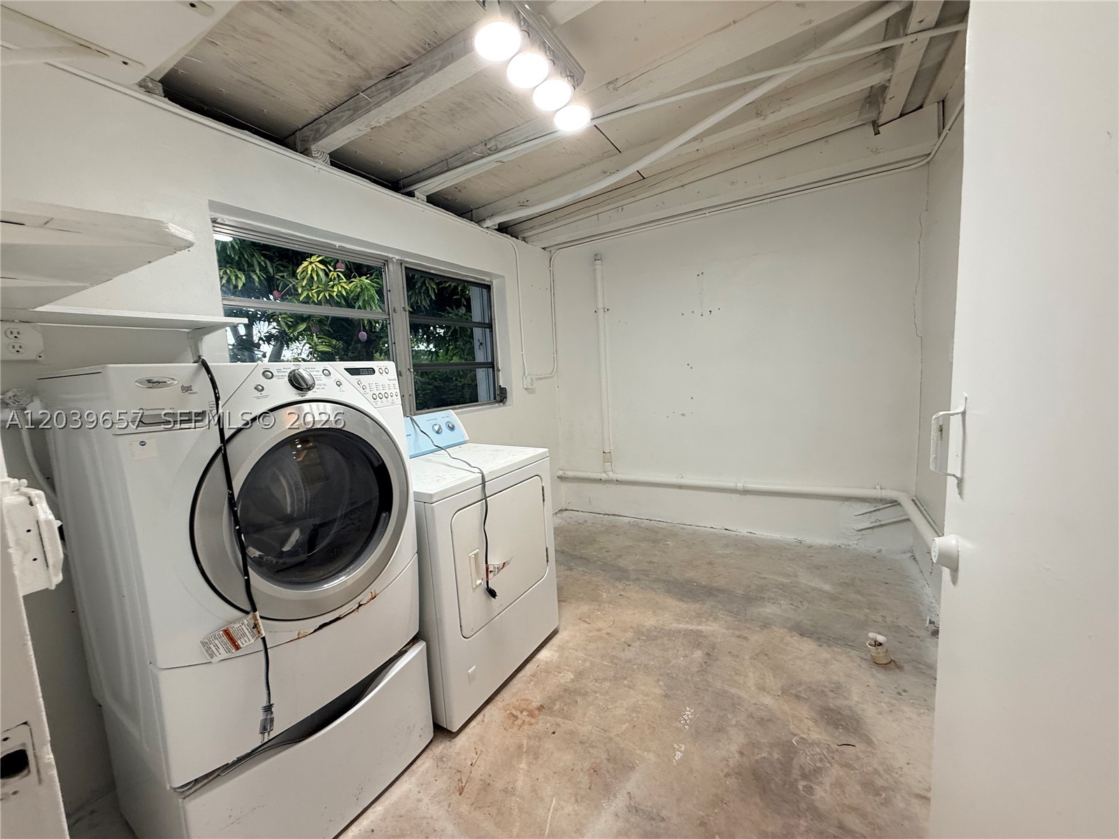 561 W 39th St N/a Property Photo 11