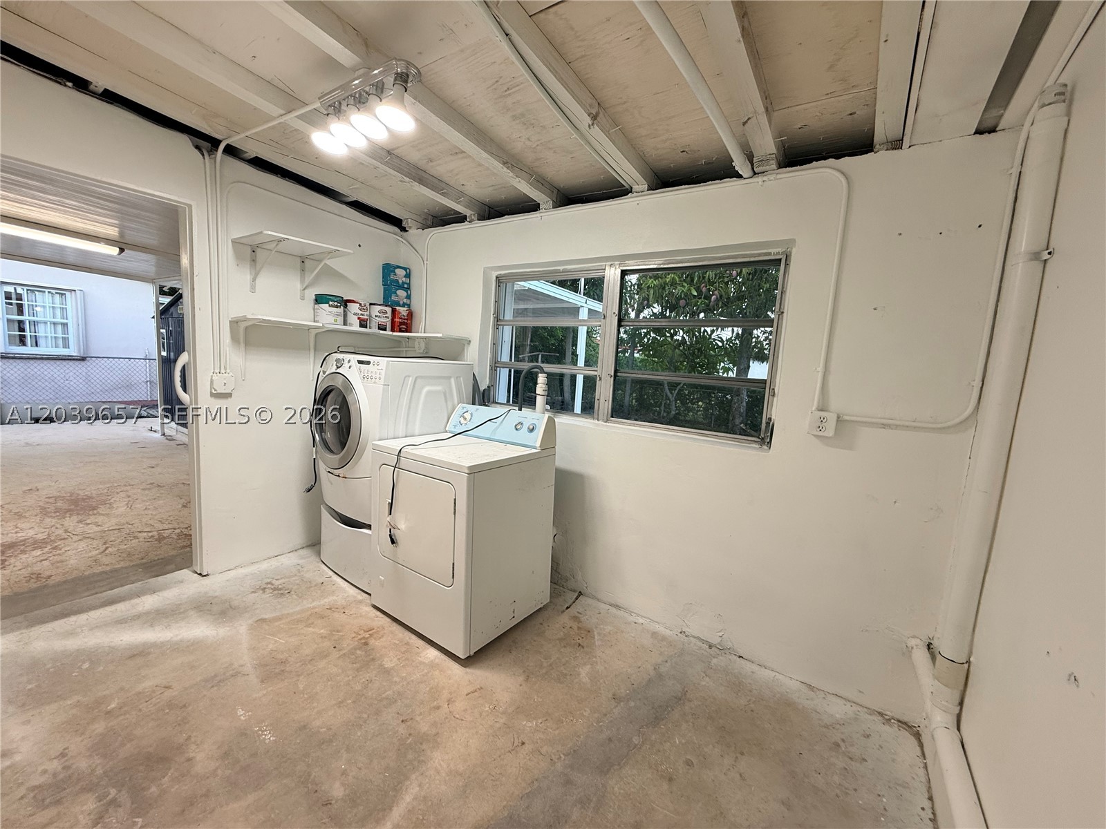 561 W 39th St N/a Property Photo 12