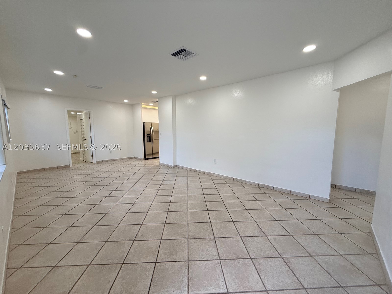 561 W 39th St N/a Property Photo 13