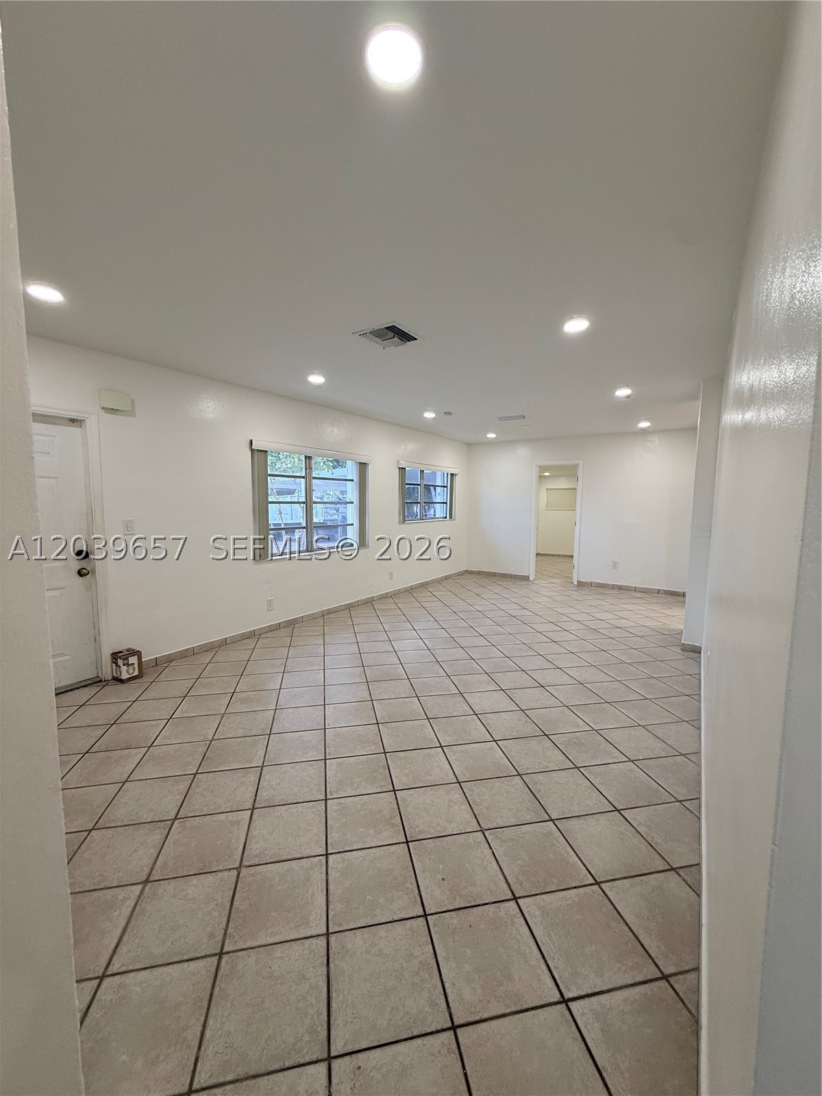 561 W 39th St N/a Property Photo 16