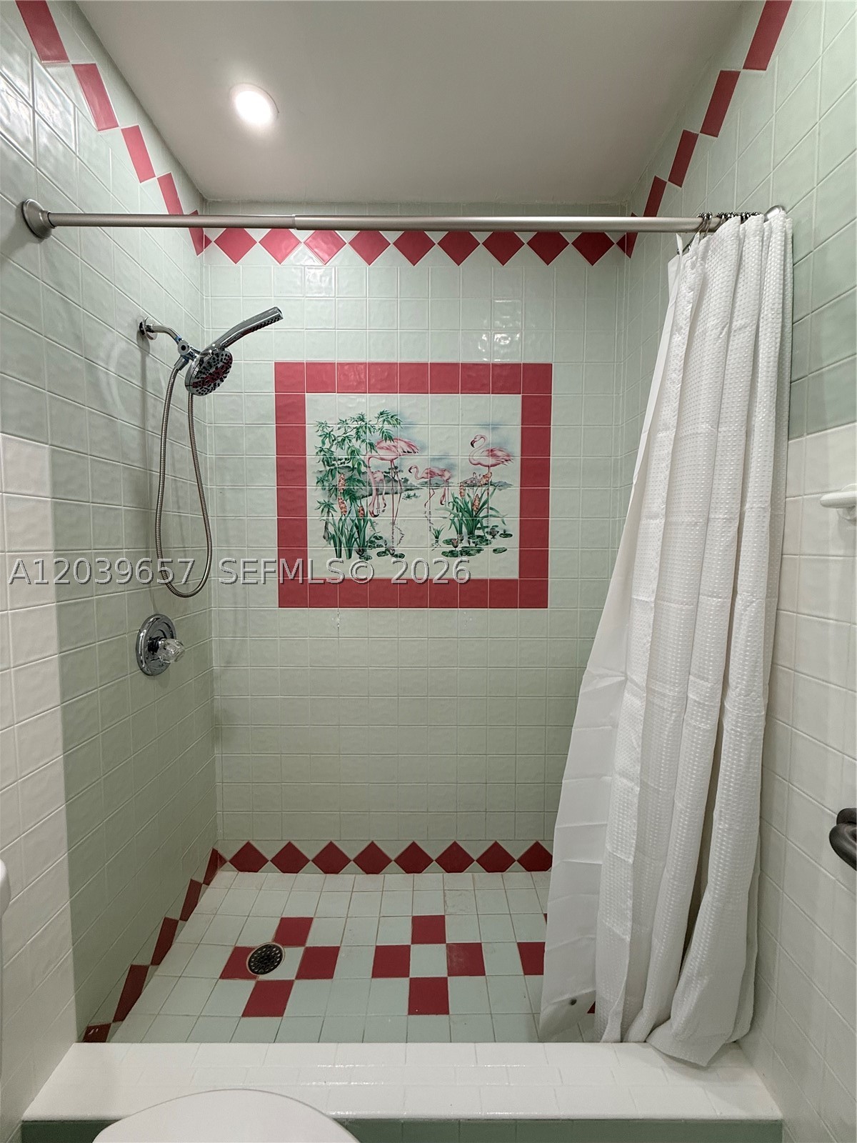 561 W 39th St N/a Property Photo 20
