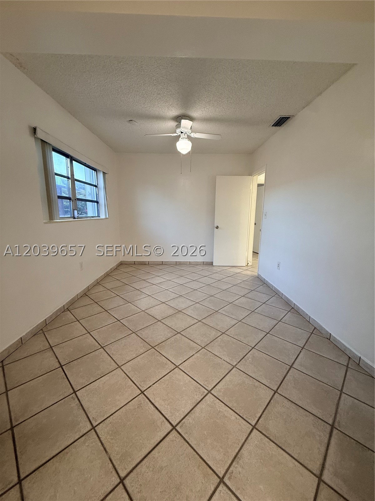 561 W 39th St N/a Property Photo 23