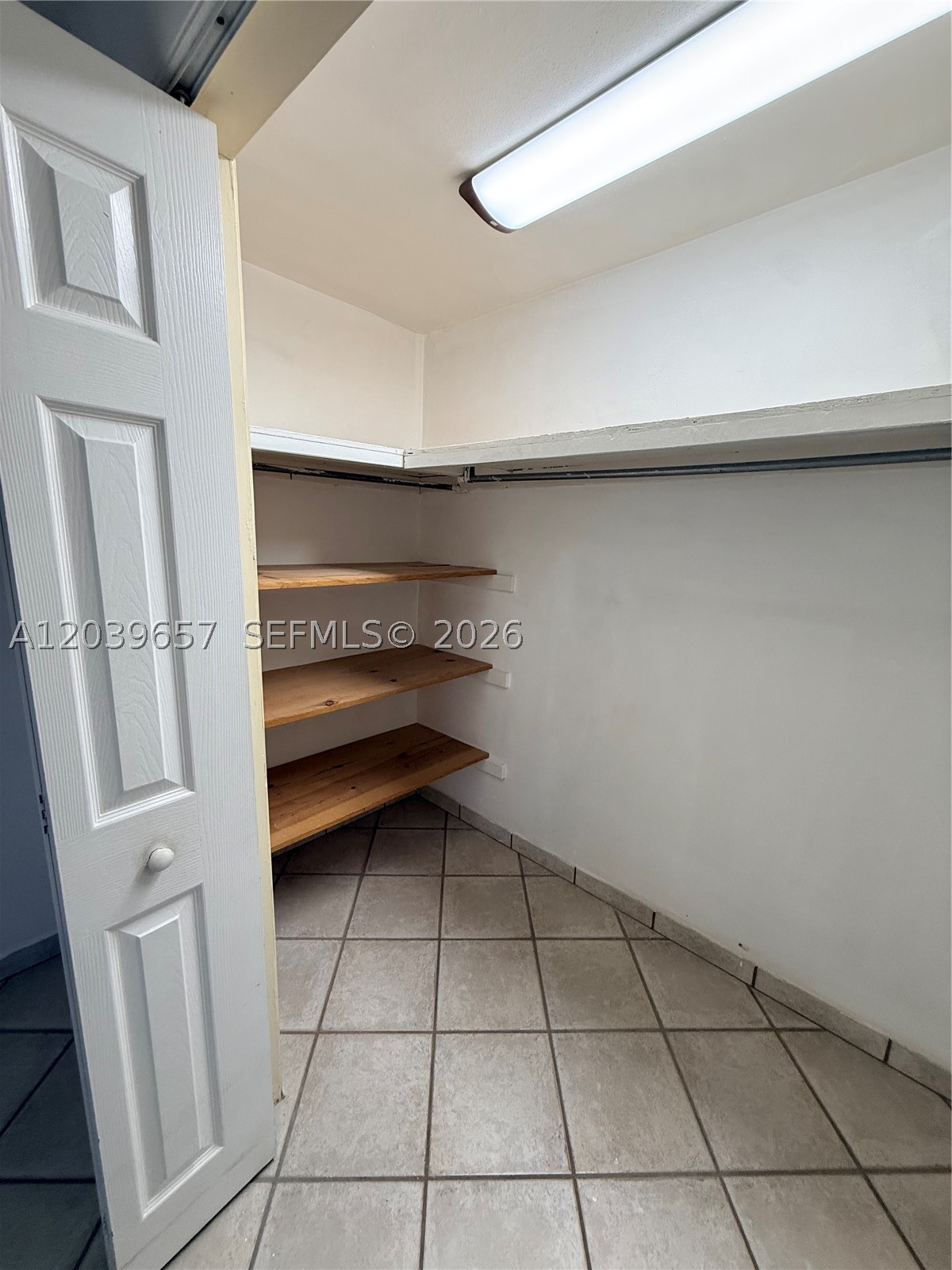 561 W 39th St N/a Property Photo 24