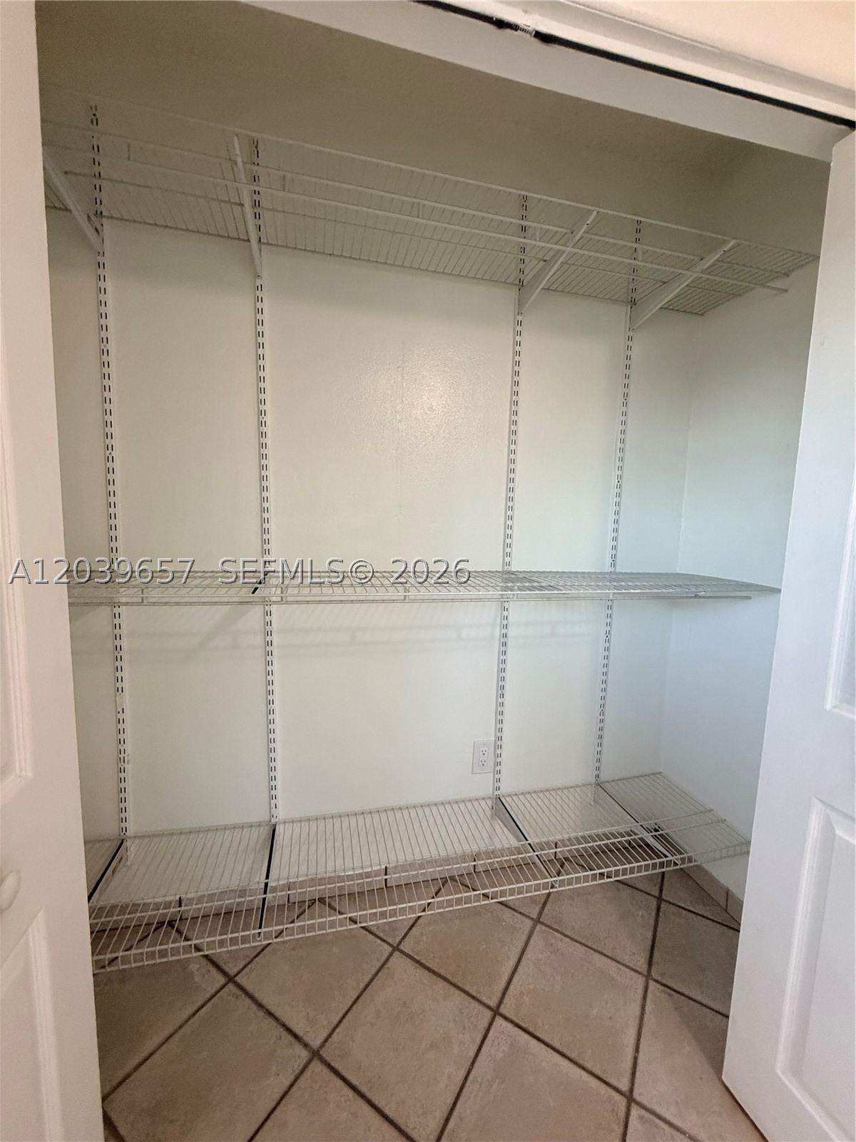 561 W 39th St N/a Property Photo 30