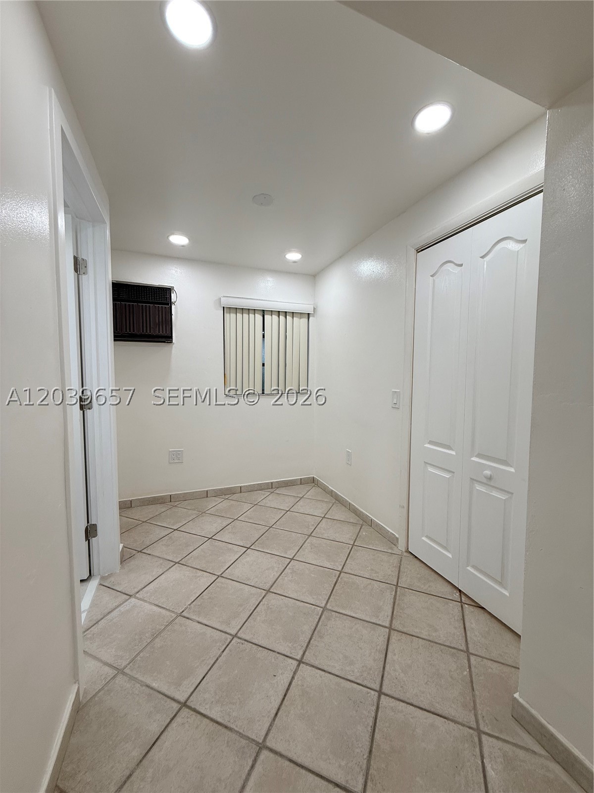 561 W 39th St N/a Property Photo 36