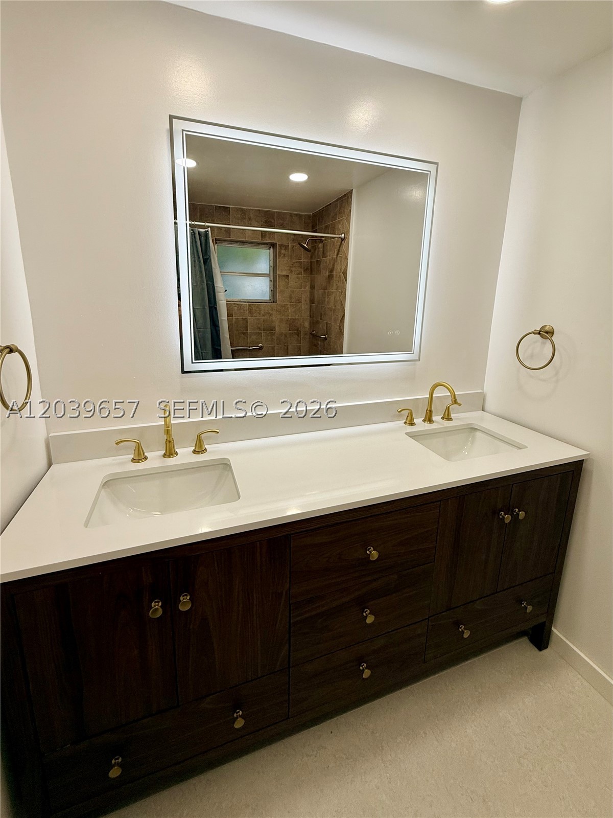 561 W 39th St N/a Property Photo 40