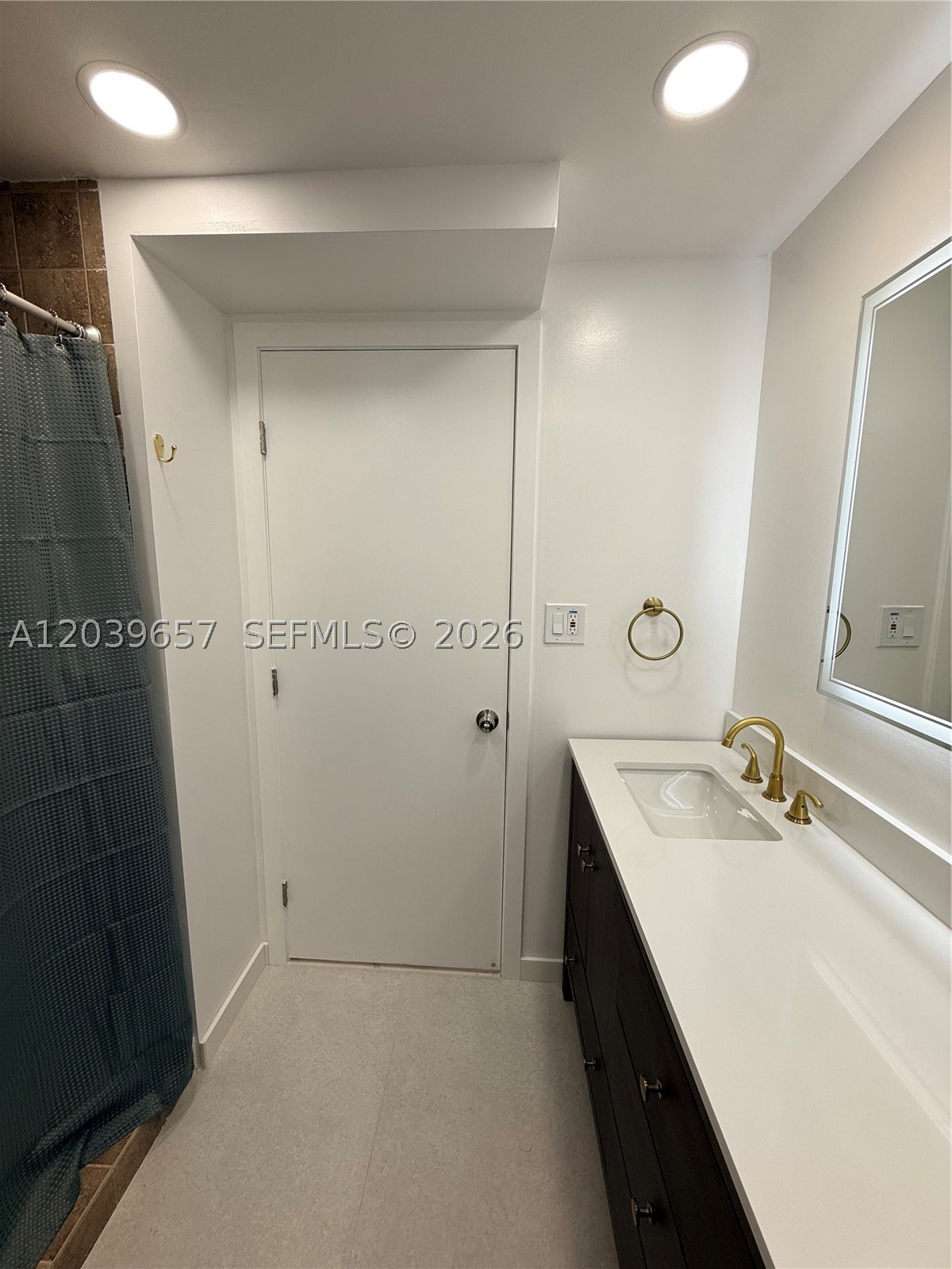 561 W 39th St N/a Property Photo 42