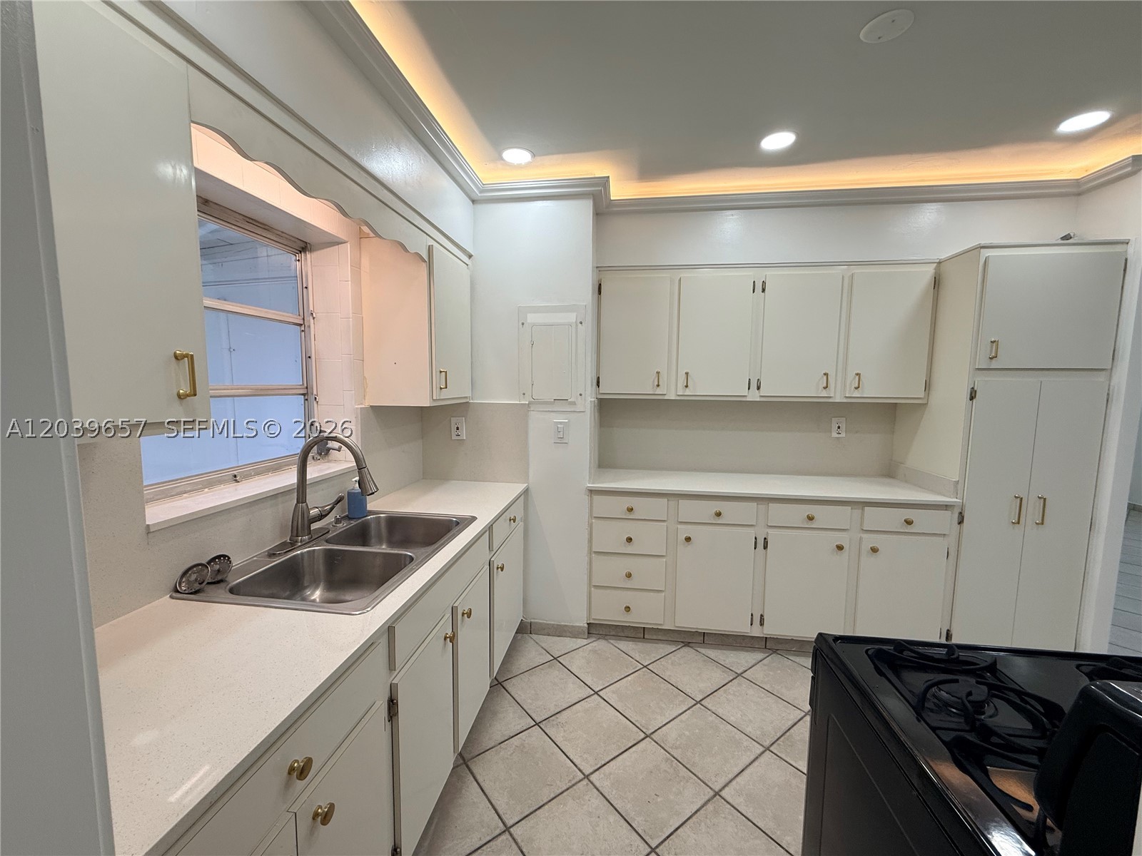 561 W 39th St N/a Property Photo 43