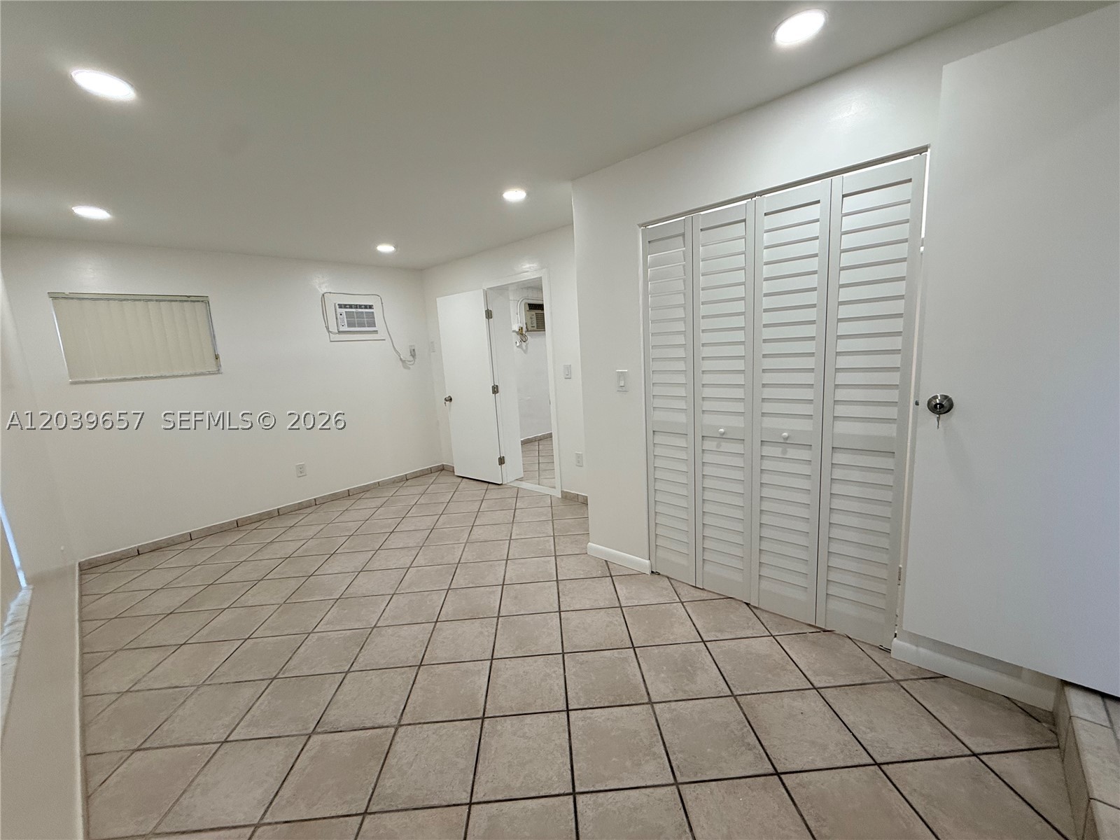 561 W 39th St N/a Property Photo 53