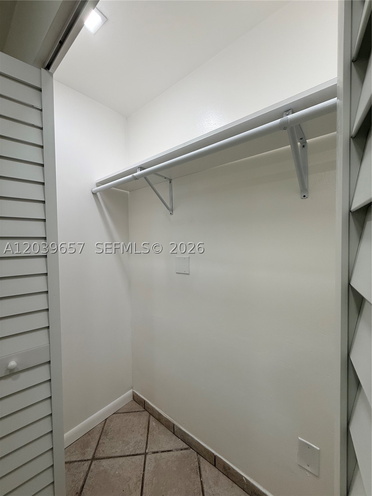 561 W 39th St N/a Property Photo 54