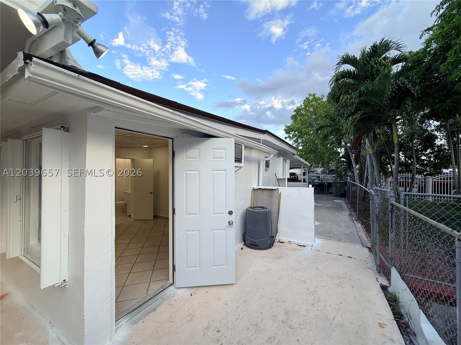 561 W 39th St N/a Property Photo 62