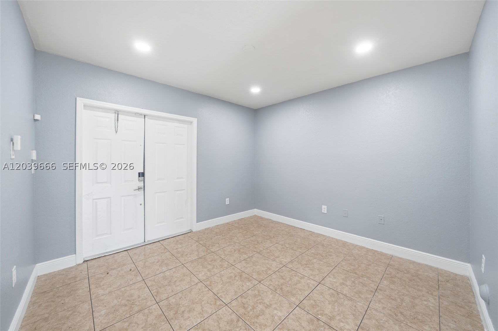 A12039666 Property Photo 3