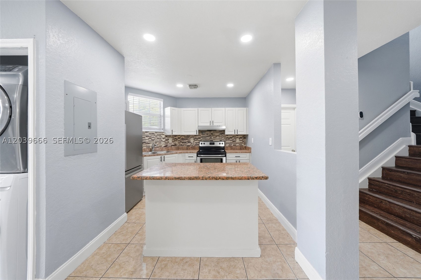 A12039666 Property Photo 5
