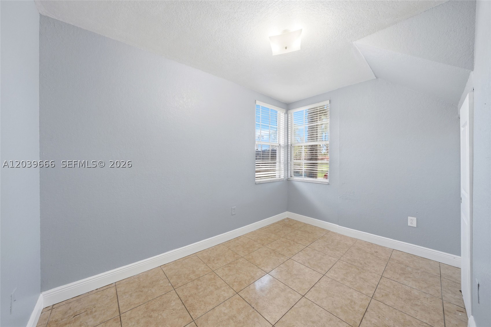 A12039666 Property Photo 11