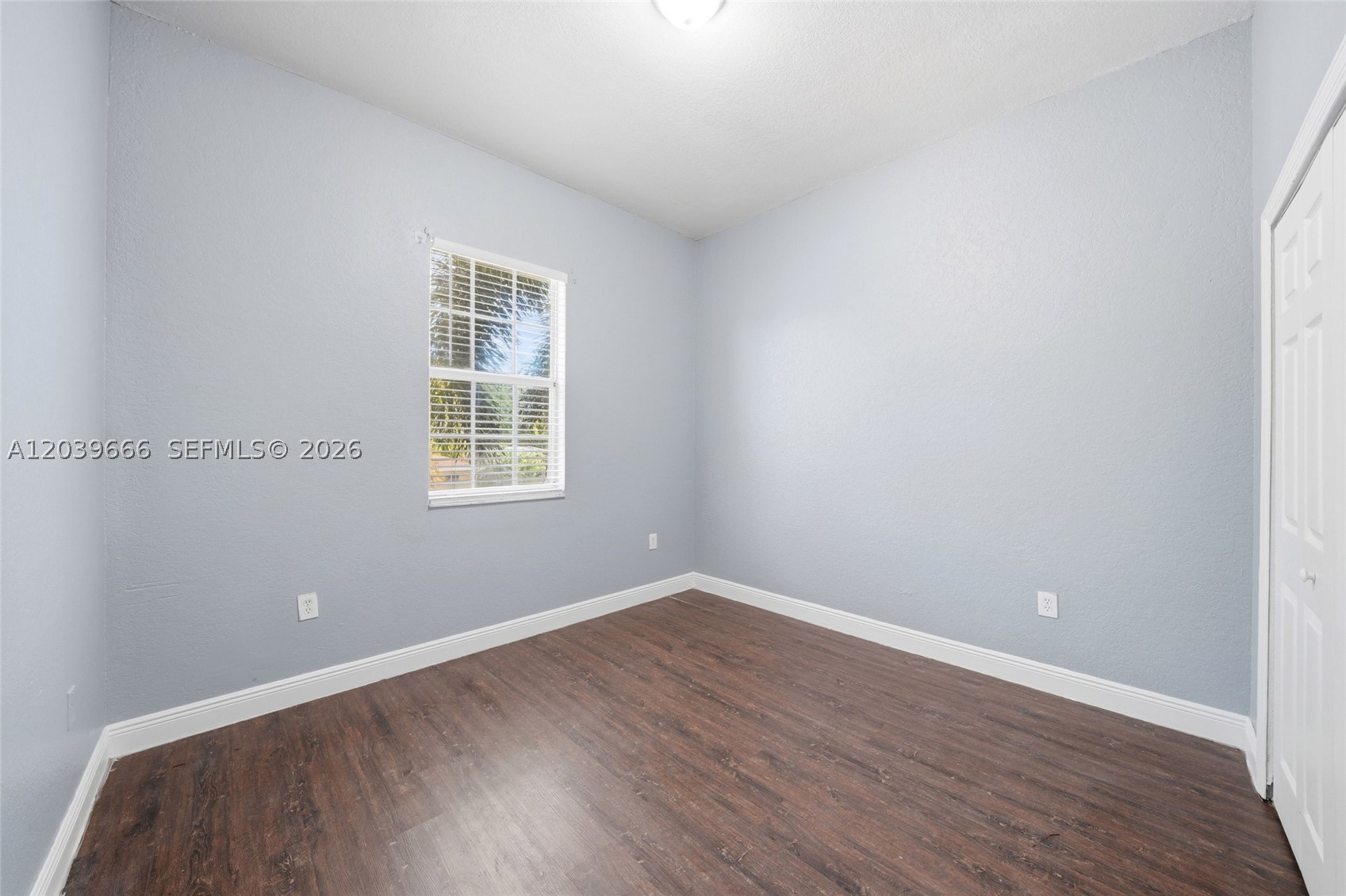 A12039666 Property Photo 25
