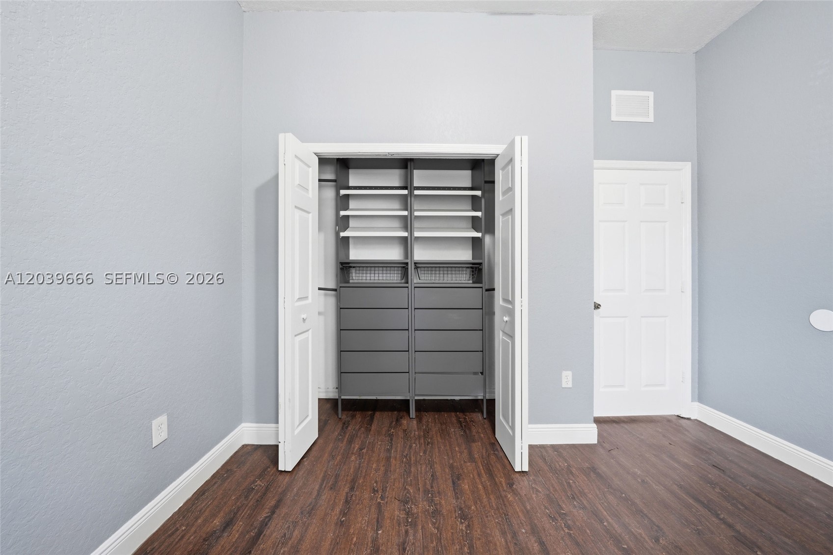 A12039666 Property Photo 27