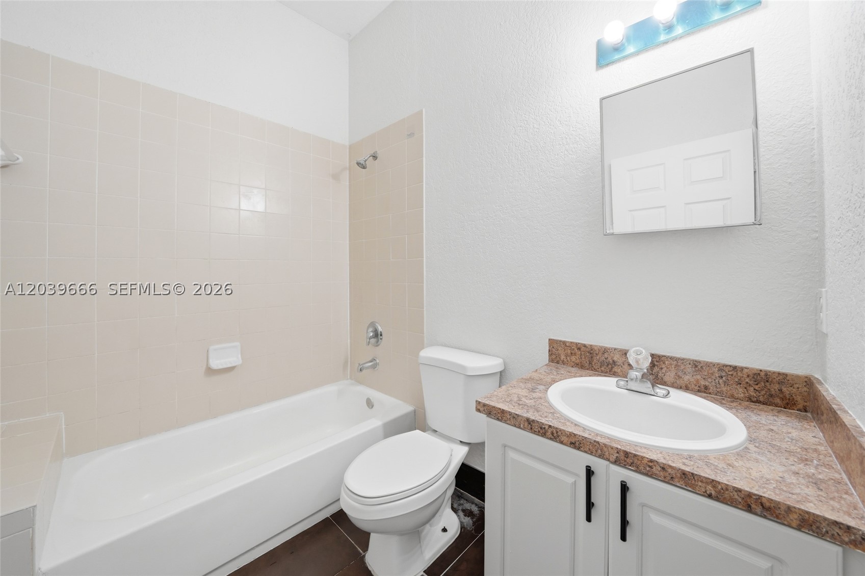 A12039666 Property Photo 28