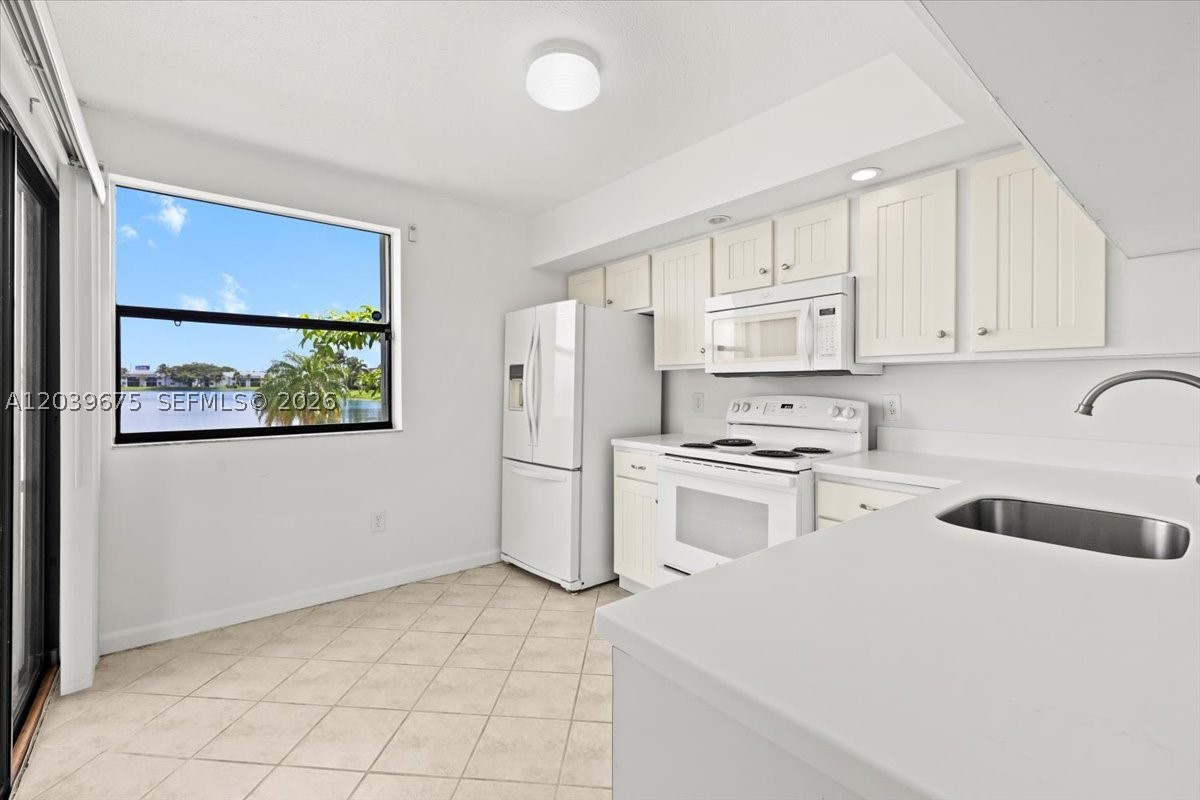 999 Hamilton Dr 999b Property Photo 9
