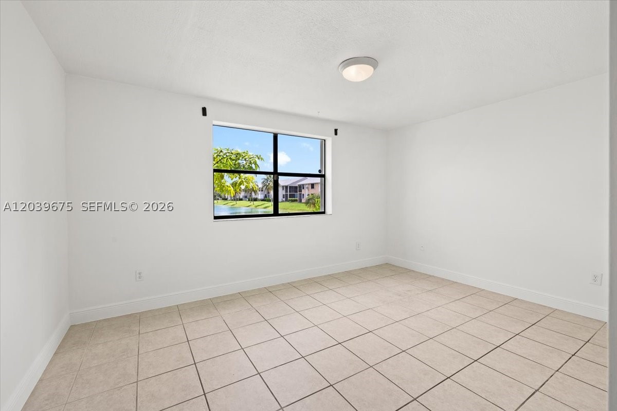 999 Hamilton Dr 999b Property Photo 13