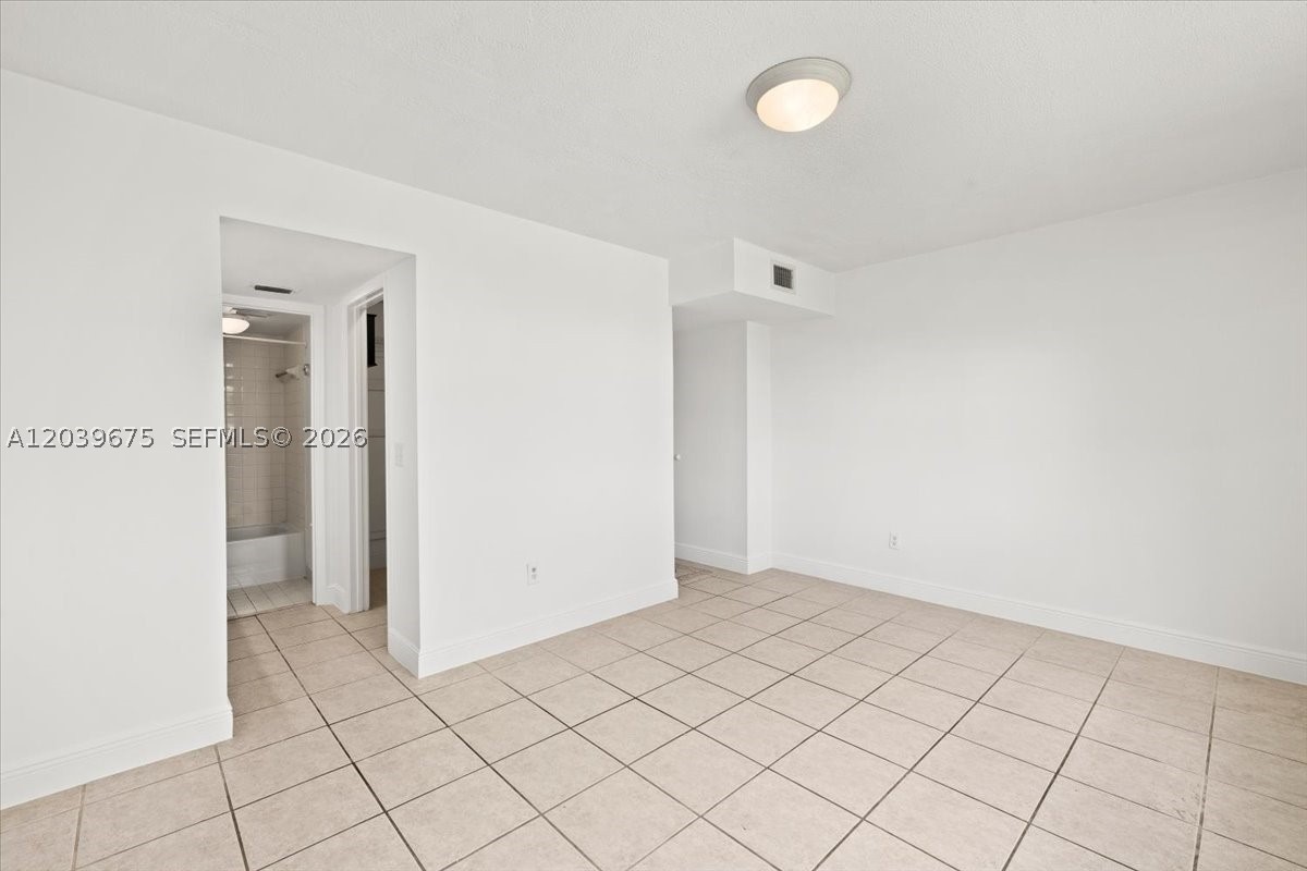 999 Hamilton Dr 999b Property Photo 14