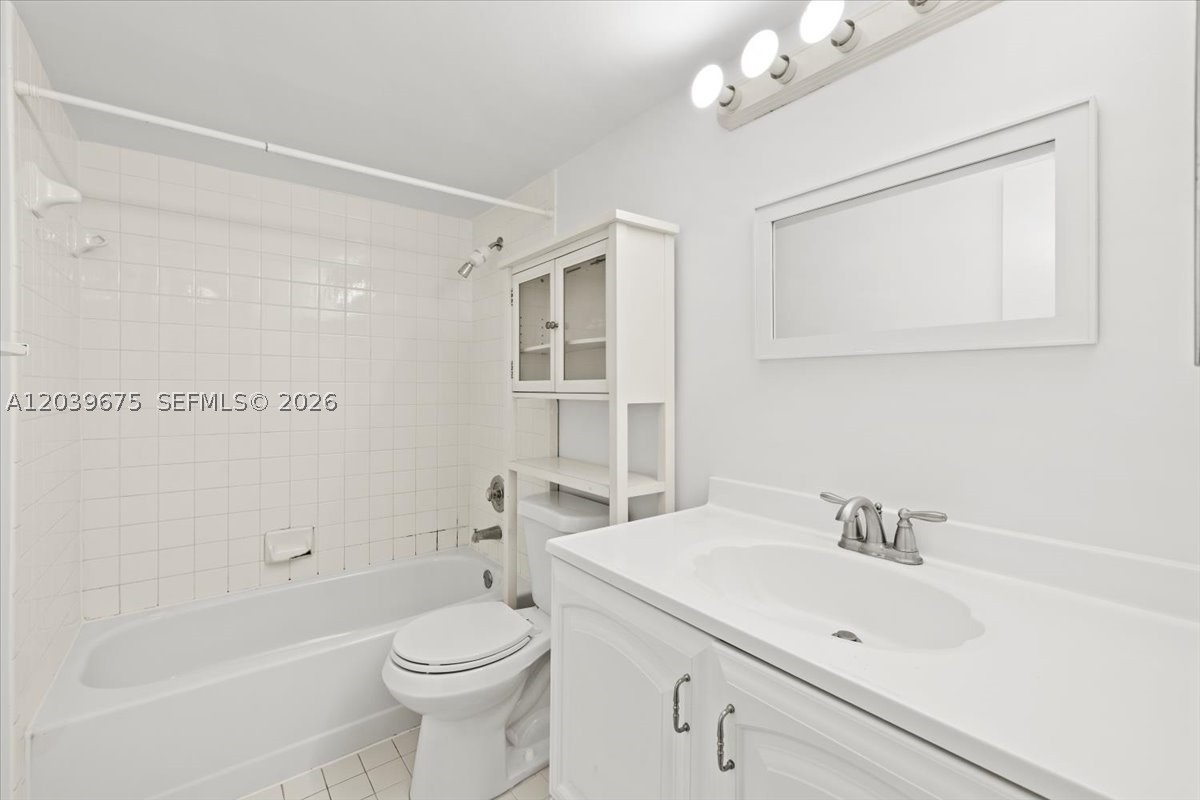 999 Hamilton Dr 999b Property Photo 21