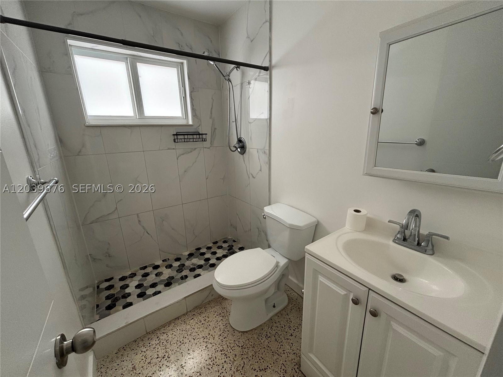 458 E 31st St 3 Property Photo 9