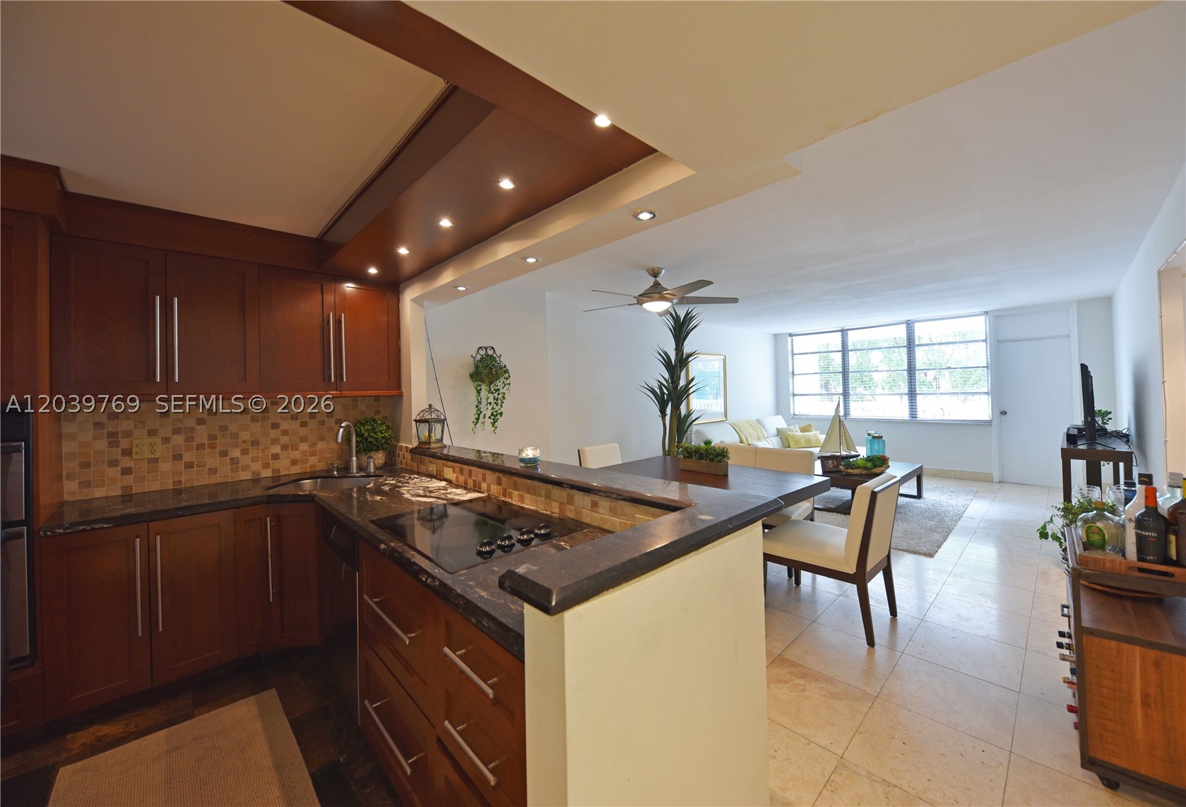 2016 Bay Dr 201 Property Photo 4