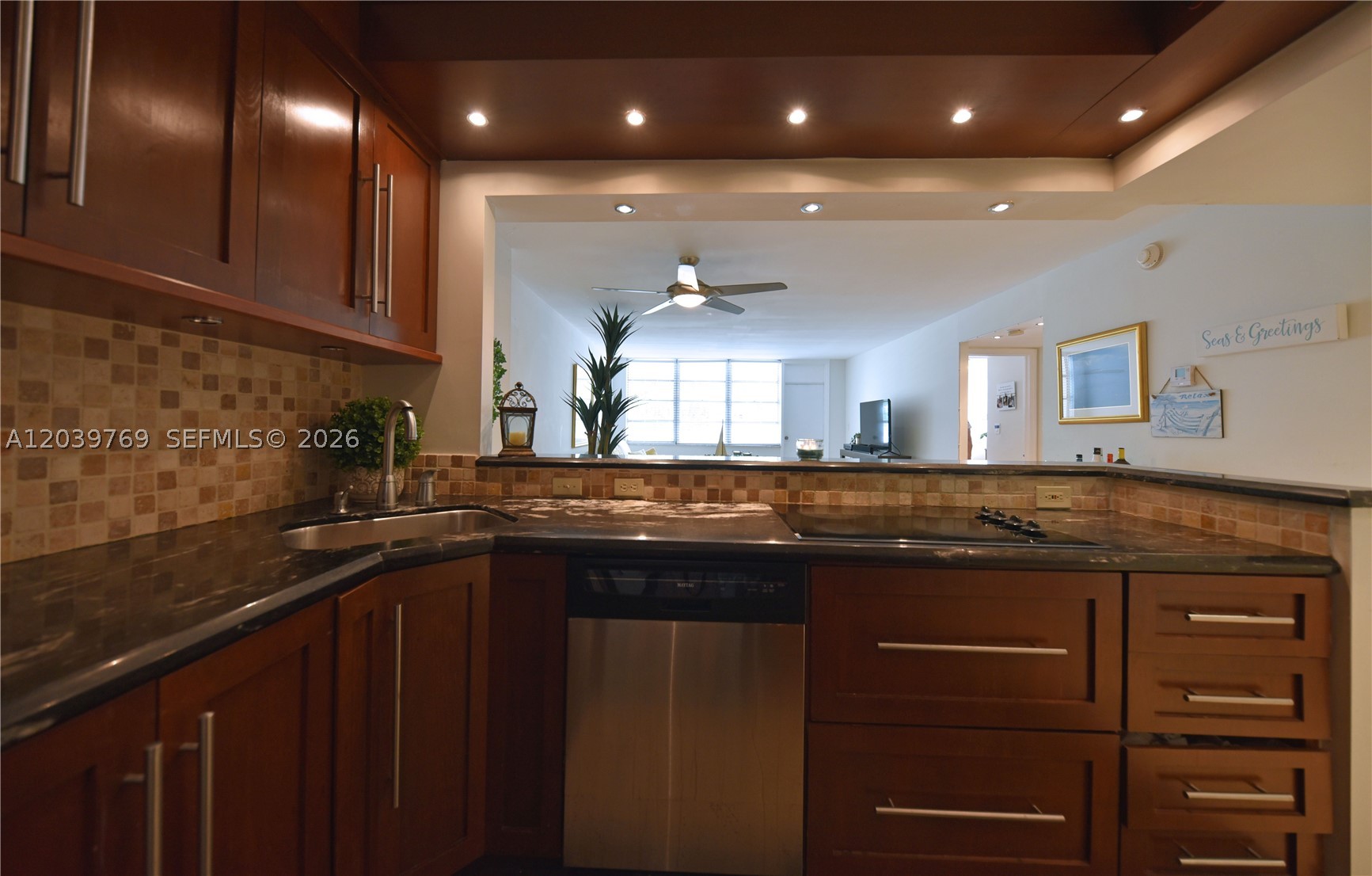 2016 Bay Dr 201 Property Photo 6