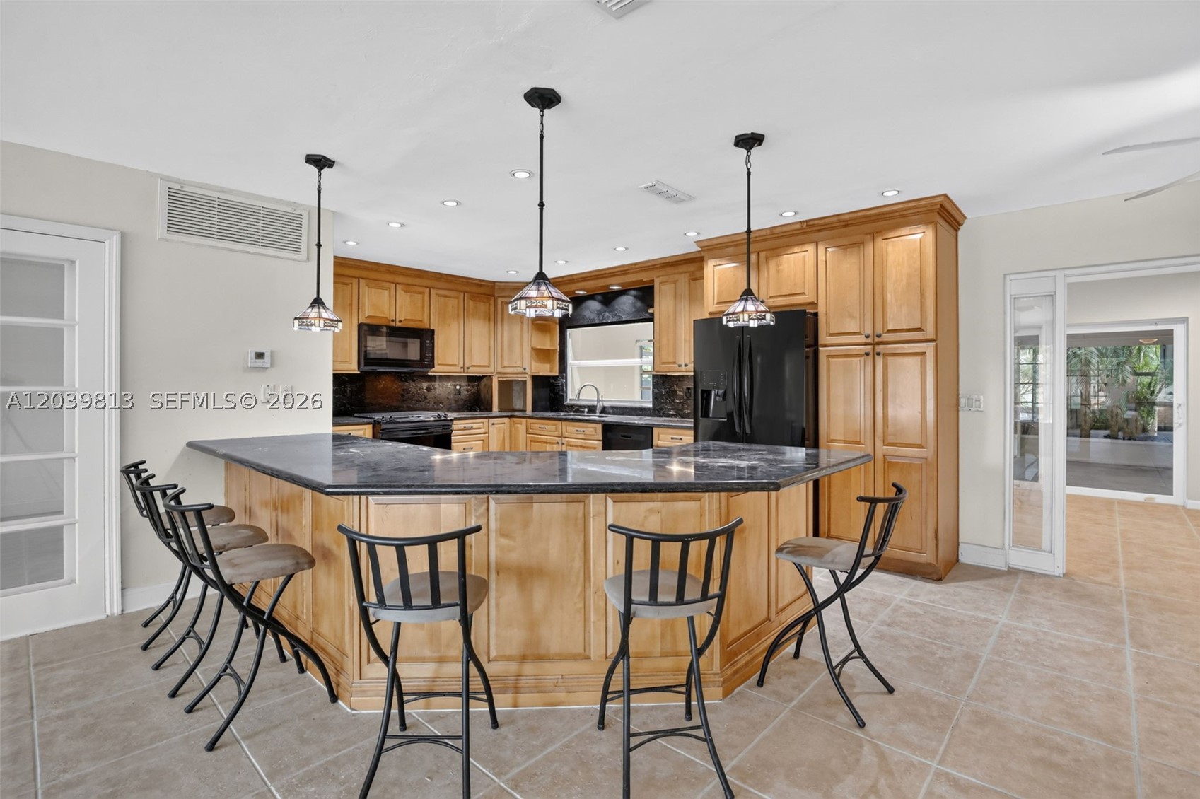 5511 Taylor St Property Photo 4